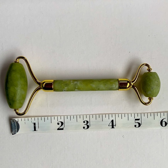 Jade Face Roller Calming & Immunity Boosting - Picture 4 of 7